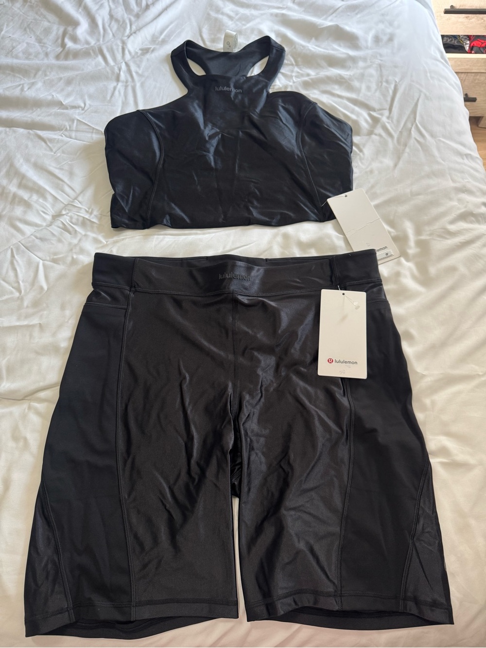 lululemon Satin Shine Tank Wordmark & Satin Shine Pannelled HR Shorts 8” - Coal